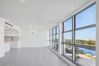 5055 Collins Ave in Miami Beach, FL - Building Photo - Building Photo
