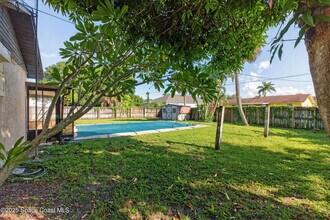 458 Freeman Rd NW in Palm Bay, FL - Foto de edificio - Building Photo