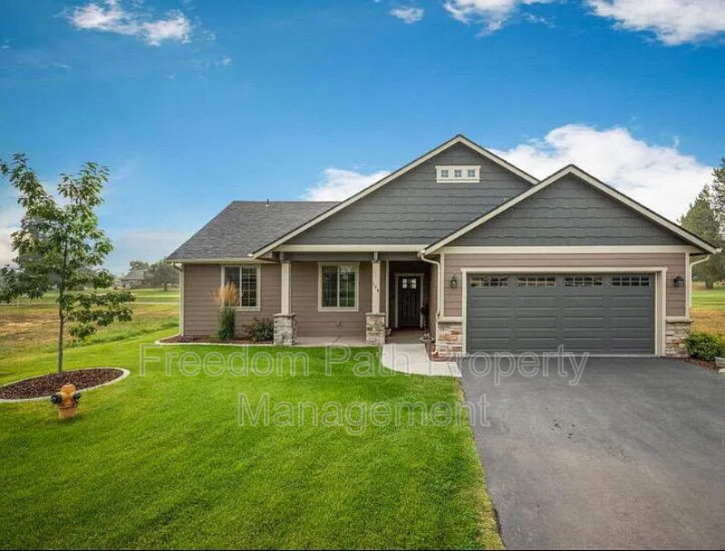 184 Ironwood Dr in Blanchard, ID - Building Photo