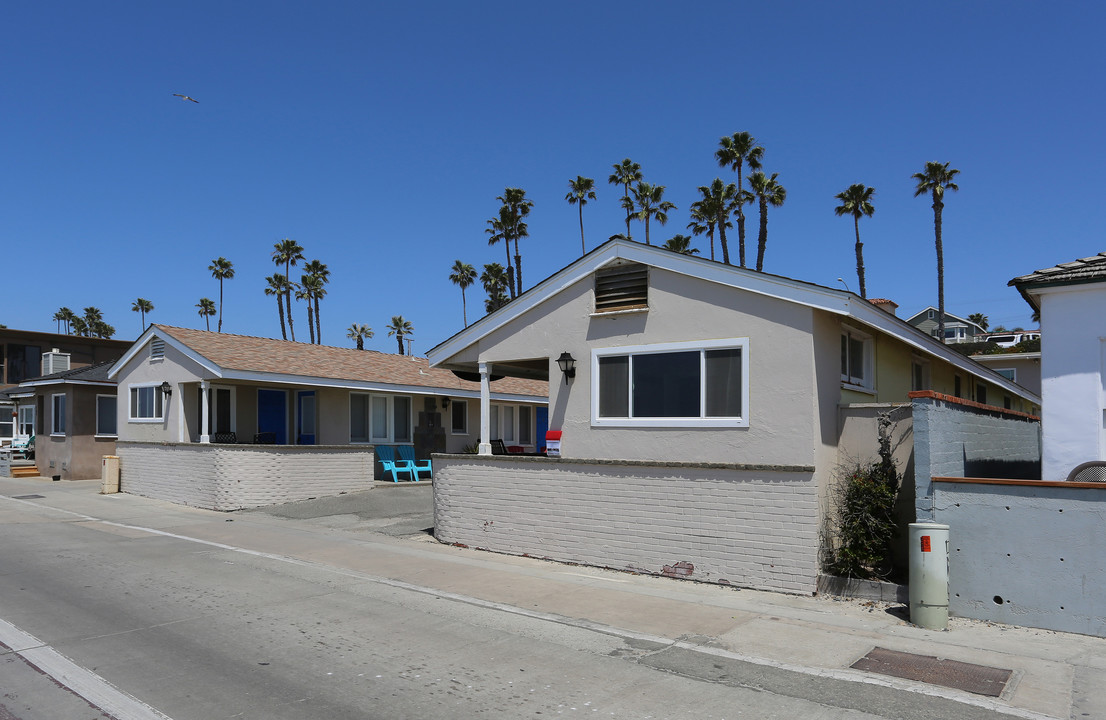 A Strand of Paradise in Oceanside, CA - Building Photo