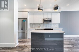 103 The Queensway in Toronto, ON - Building Photo - Building Photo