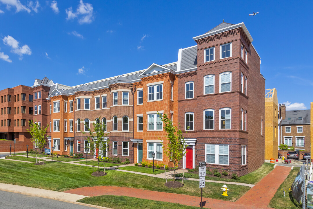 Abingdon Place in Alexandria, VA - Building Photo