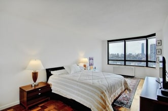 630 1st Ave, Unit 12K in New York, NY - Foto de edificio - Building Photo