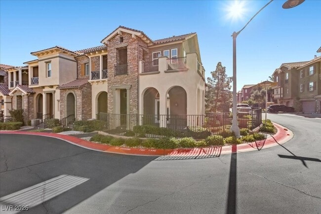 2 Corte Belleza in Henderson, NV - Building Photo - Building Photo