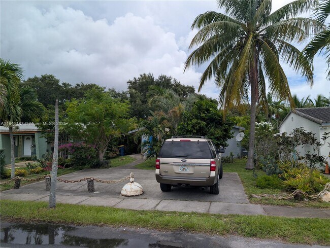 274 SW 9th St in Dania Beach, FL - Building Photo - Building Photo
