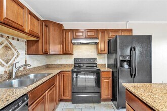 170 Interstate Dr in Buda, TX - Building Photo - Building Photo