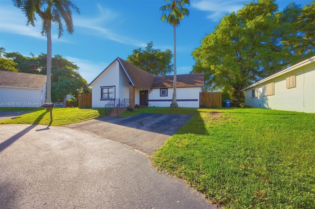 13550 SW 286th Ter in Homestead, FL - Foto de edificio