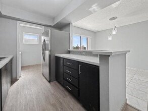 8401 SW 107th Ave in Miami, FL - Building Photo - Building Photo