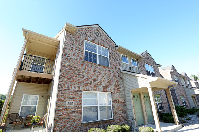 Pinebrook & Library Park Apartments in Greenwood, IN - Foto de edificio - Building Photo