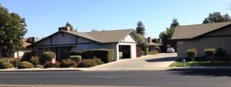 930 N Indiana St, Unit # 1 in Porterville, CA - Building Photo