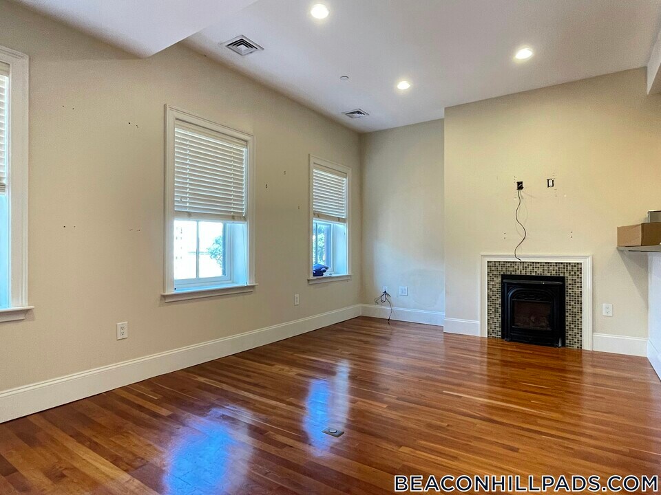 14 Temple St in Boston, MA - Building Photo