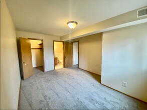 1966 Burton St SE in Grand Rapids, MI - Building Photo - Building Photo
