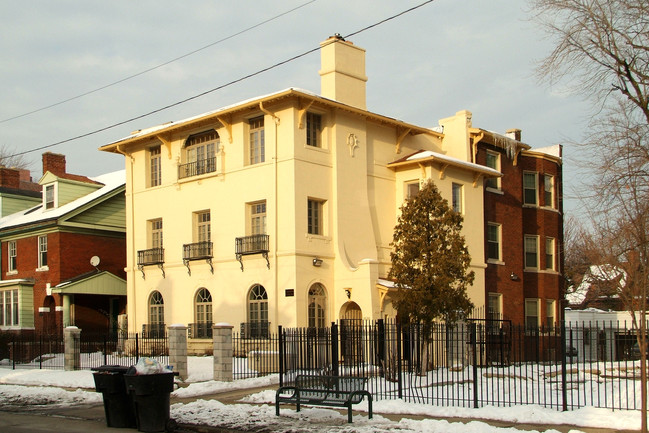 1030 Van Dyke in Detroit, MI - Foto de edificio - Building Photo