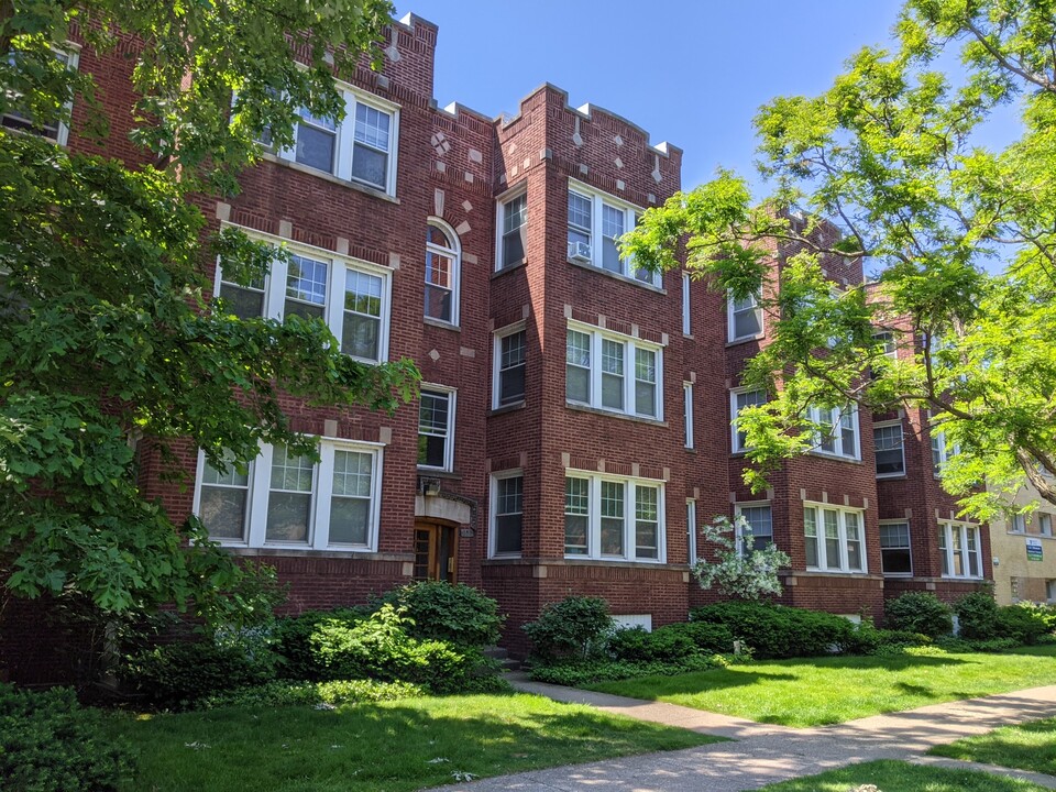 552 Sherman Ave, Unit 00-2 in Evanston, IL - Building Photo