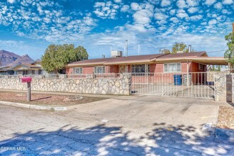 5241 Joe Herrera Dr in El Paso, TX - Foto de edificio - Building Photo