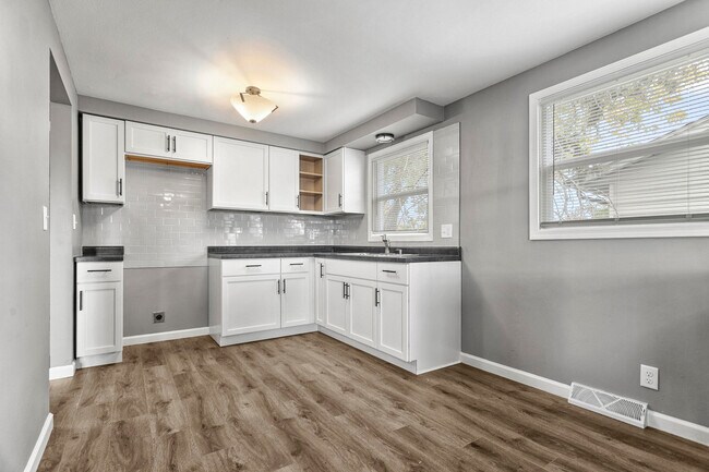 9334 W Silver Spring Dr in Milwaukee, WI - Building Photo - Building Photo