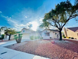 2423 Sungold Dr in Las Vegas, NV - Building Photo