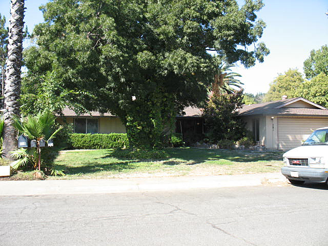 581 Clint Way in Yuba City, CA - Foto de edificio - Building Photo