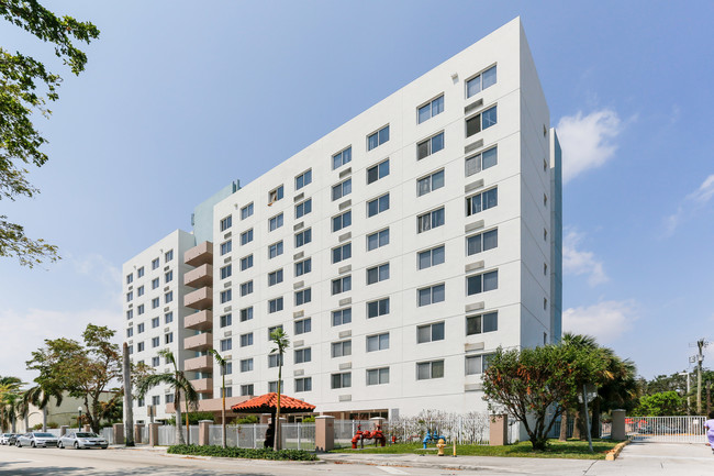 Vista Alegre in Miami, FL - Building Photo - Building Photo