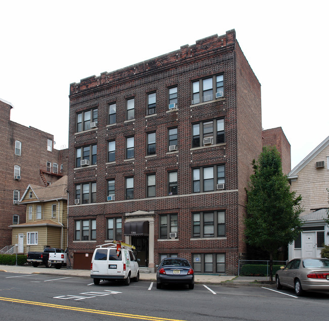 Park Ave Condos in North Bergen, NJ - Building Photo - Building Photo