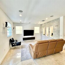11229 NW 44th Terrace in Doral, FL - Building Photo - Building Photo