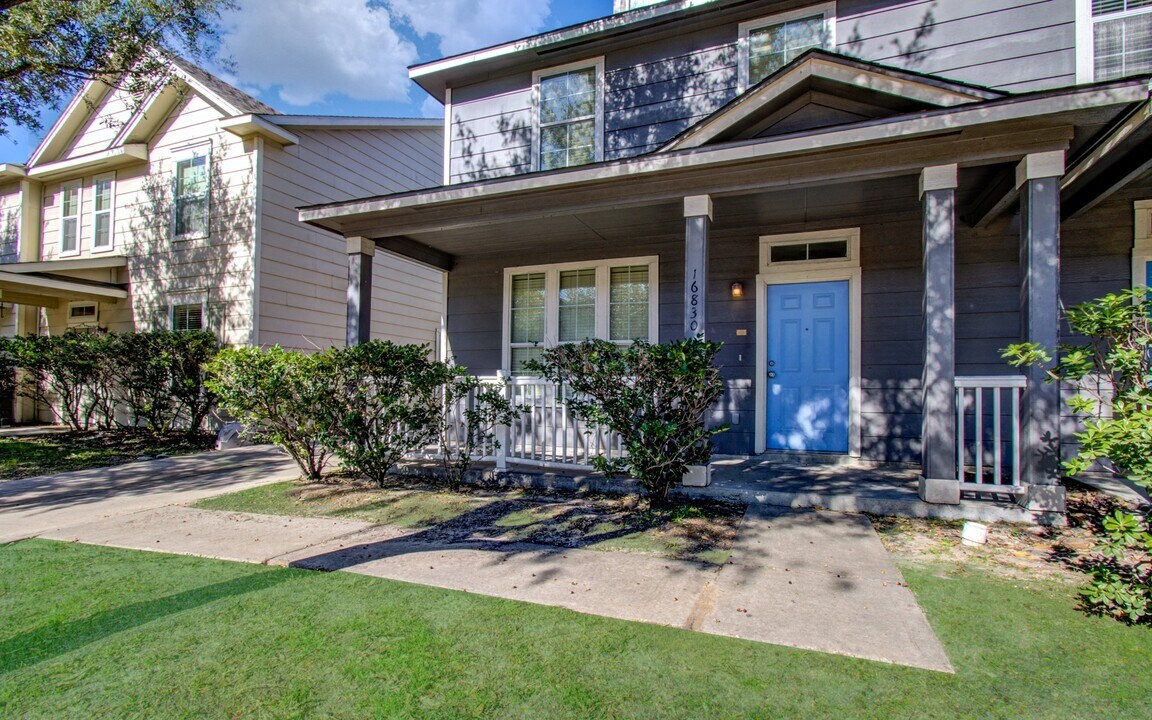 16830 Mammoth Springs Dr in Houston, TX - Foto de edificio