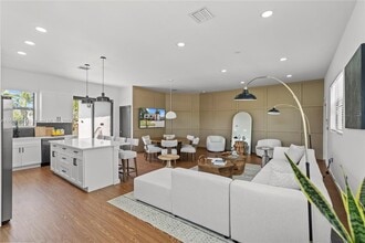 611 SW 4th Ct in Hallandale Beach, FL - Foto de edificio - Building Photo