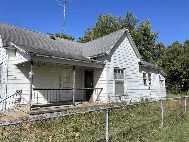 219 Pine St in Georgetown, IL - Building Photo - Building Photo