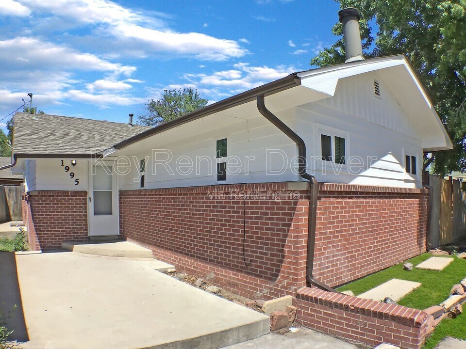 1995 Ingalls St in Lakewood, CO - Building Photo