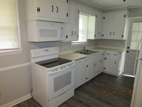3610 Camden Hwy in Dalzell, SC - Building Photo - Building Photo