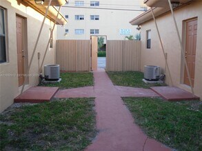 1675 NE 150th St in Miami, FL - Building Photo - Building Photo