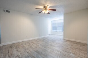 5156 Conroy Rd in Orlando, FL - Building Photo