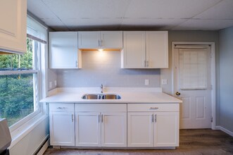 8 Stow Ave-Unit -Unit 2 in Troy, NY - Building Photo - Building Photo