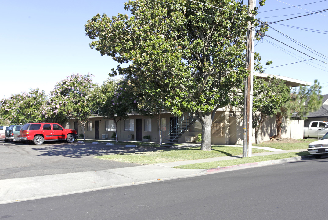 Garfield Apartments in Manteca, CA - Foto de edificio