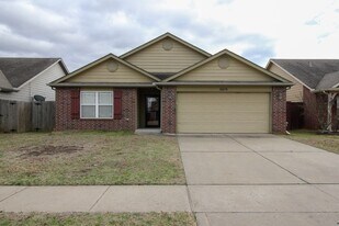 6676 East 130th Pl S in Bixby, OK - Building Photo
