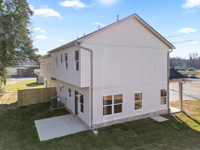 313 W Broad St in Clinton, TN - Building Photo - Building Photo