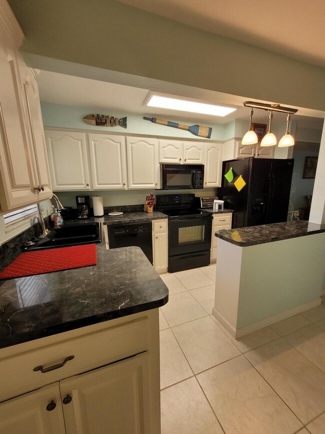 1300 Seaway Dr-Unit -6 in Fort Pierce, FL - Foto de edificio - Building Photo