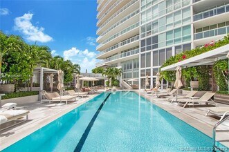 450 Alton Rd, Unit 808 in Miami Beach, FL - Building Photo - Building Photo