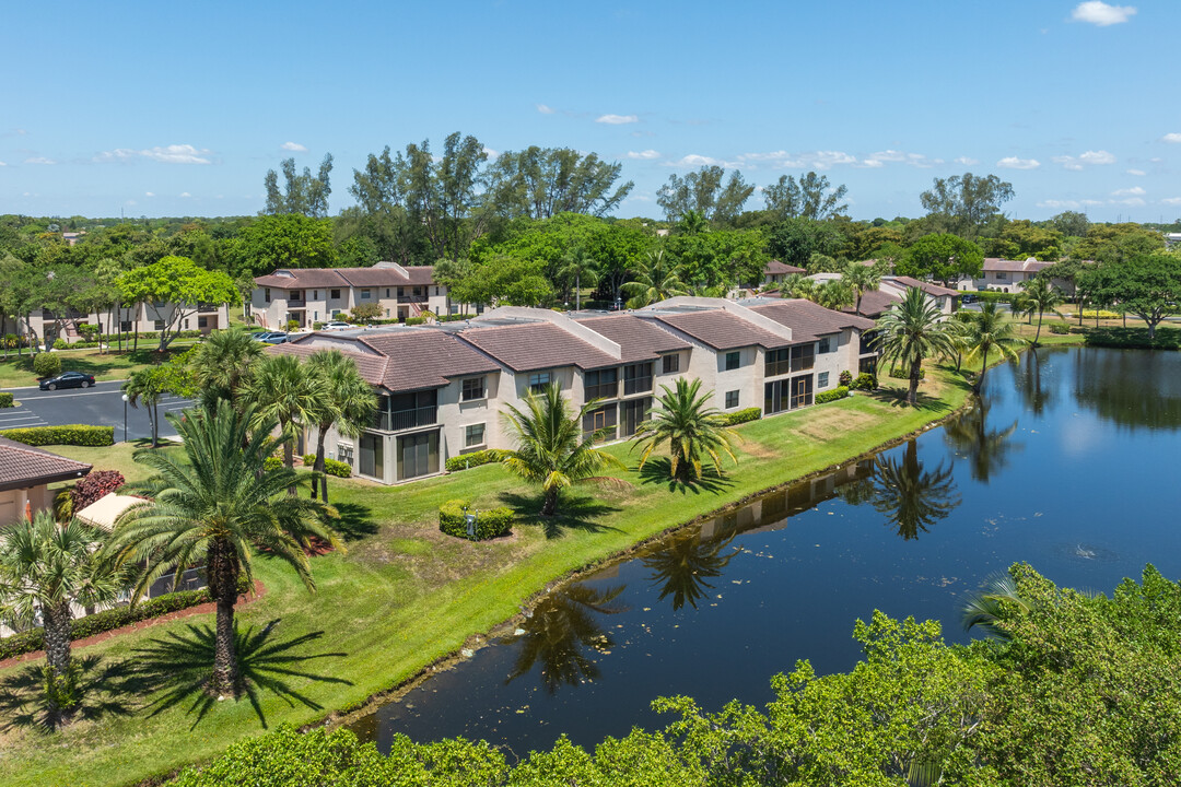 Pines Of Boca Lago in Boca Raton, FL - Building Photo