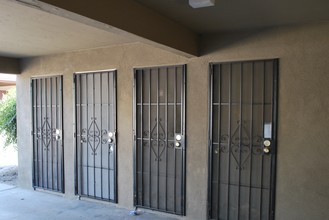 600 Jefferson St in Bakersfield, CA - Foto de edificio - Building Photo