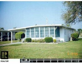 51 Delaware Ct in Palm Harbor, FL - Building Photo