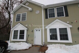 1 Waverly Dr in Dover, NH - Building Photo