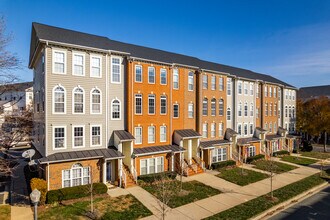 Cross Green Condominiums in Gaithersburg, MD - Foto de edificio - Primary Photo