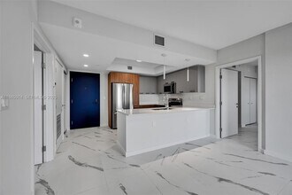 840 NE 130th St in North Miami, FL - Foto de edificio - Building Photo