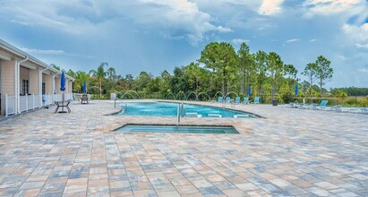 12116 County Rd 769 in Lake Suzy, FL - Foto de edificio - Building Photo
