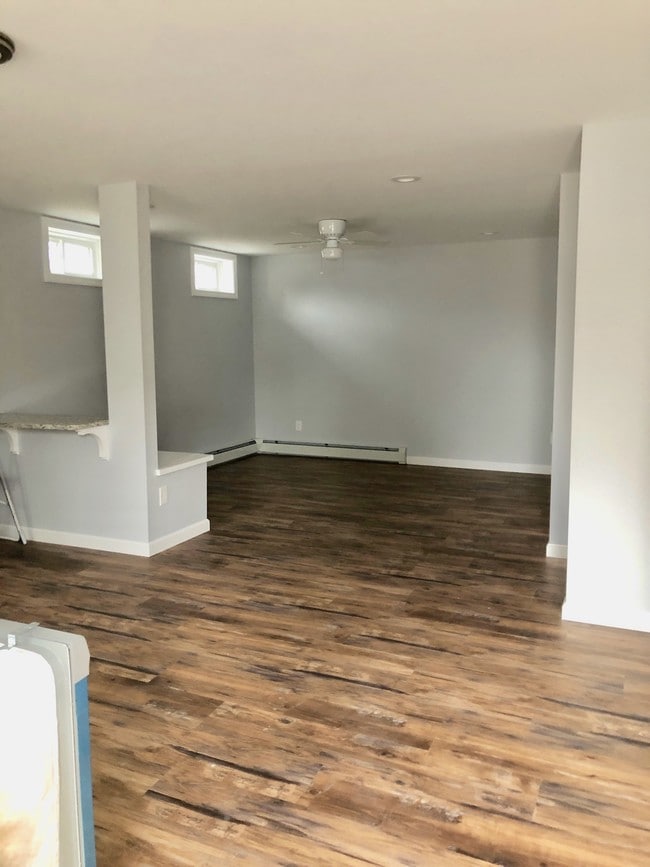 19 Brenden St, Unit B in Westerly, RI - Foto de edificio - Building Photo
