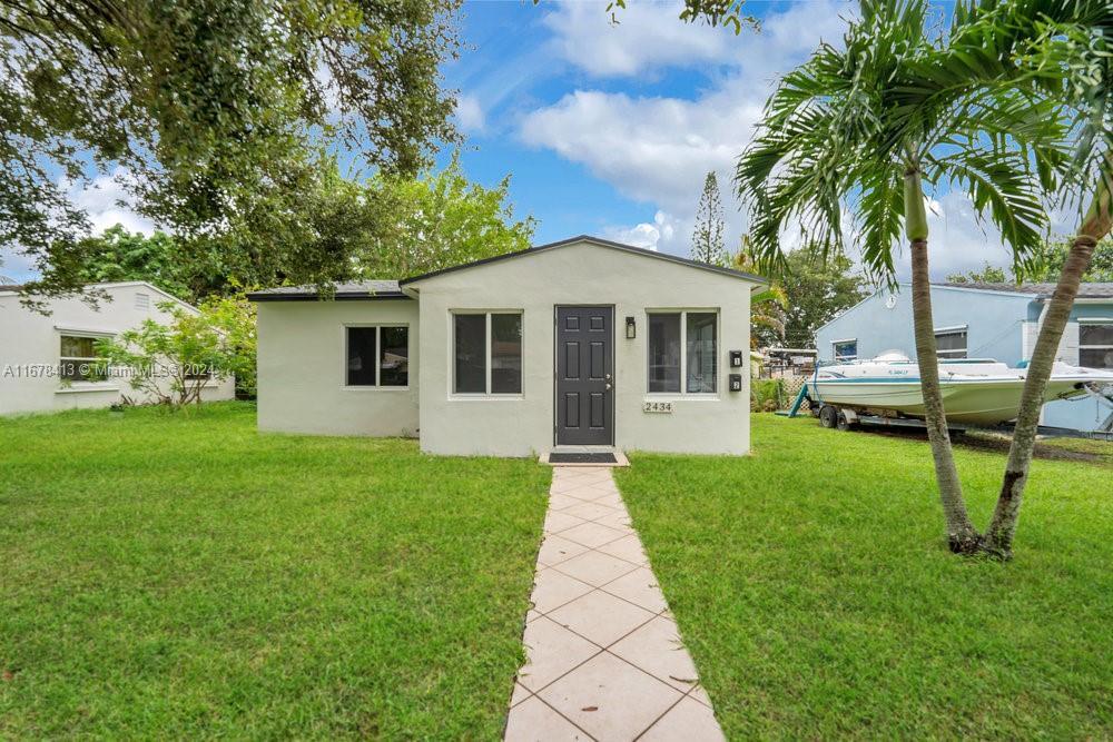 2434 Coolidge St in Hollywood, FL - Building Photo