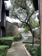 8020 Braesmain Dr, Unit 1901 in Houston, TX - Building Photo - Building Photo