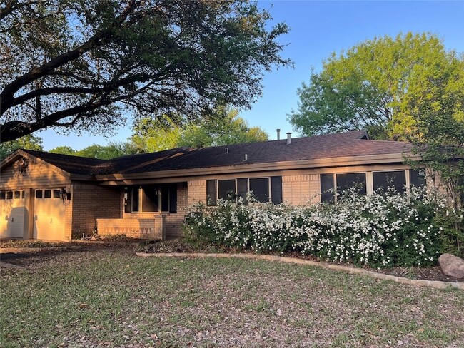 332 Belmont Dr in Hurst, TX - Building Photo - Building Photo