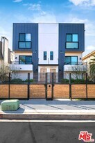 15328 Weddington St in Los Angeles, CA - Building Photo